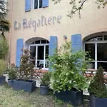 Logis Restaurant Le Domaine De La Regaliere فندق
