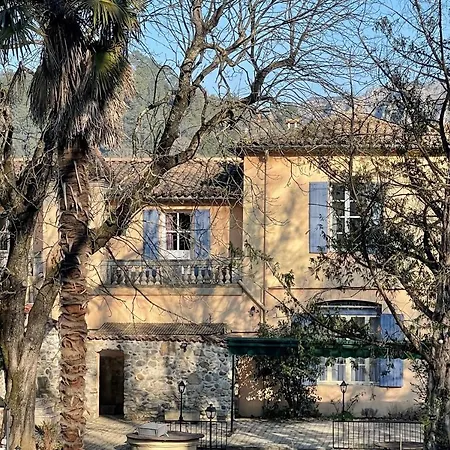 酒店 Logis Restaurant Le Domaine De La Regaliere 3*