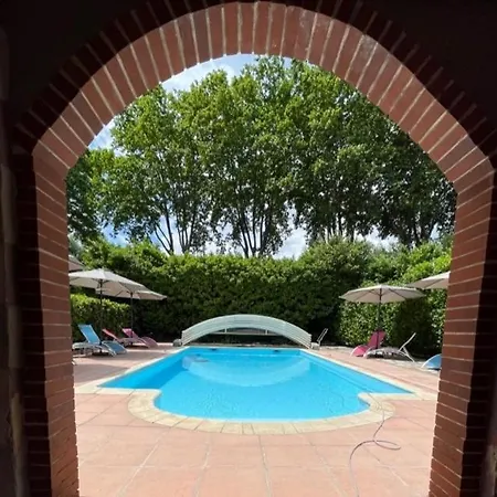 Logis Restaurant Le Domaine De La Regaliere