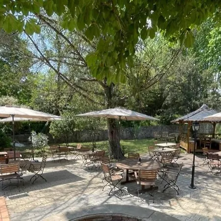 Hotell Logis Restaurant Le Domaine De La Regaliere Anduze