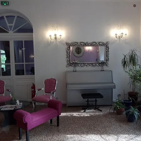 Logis Restaurant Le Domaine De La Regaliere 3*