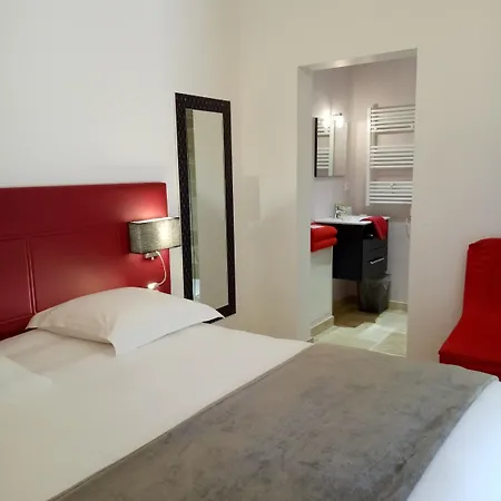 Logis Restaurant Le Domaine De La Regaliere 3*