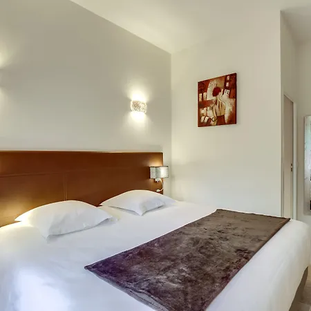 Logis Restaurant Le Domaine De La Regaliere 3*