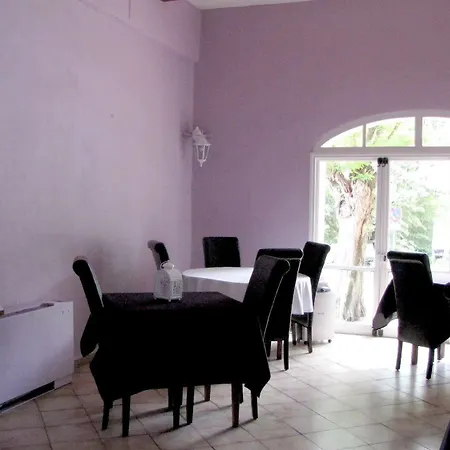 Hotel Logis Restaurant Le Domaine De La Regaliere