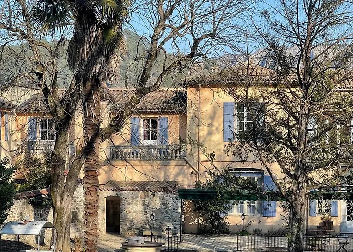 Hotell Logis Restaurant Le Domaine De La Regaliere 3*