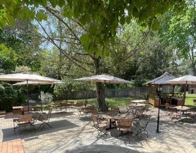 Hotell Logis Restaurant Le Domaine De La Regaliere Anduze