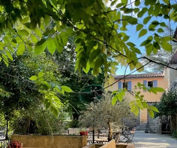 Hotell Logis Restaurant Le Domaine De La Regaliere 3*