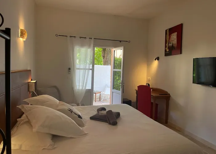 Logis Restaurant Le Domaine De La Regaliere Hotell 3*