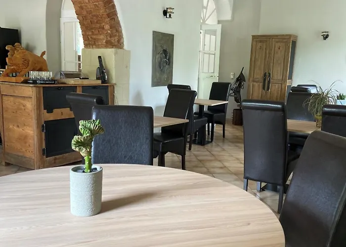 Hotell Logis Restaurant Le Domaine De La Regaliere Anduze
